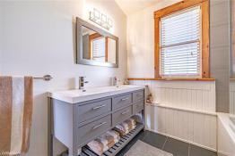 Picture of Stunning Estate for Rent – Just 10 Minutes from Waterloo