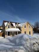 Mount Forest - Bright 2 Bedroom Unit in Duplex