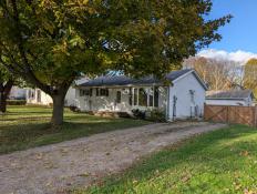 Wingham - Charming 3-Bedroom Bungalow with Flex Room