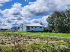 Picture of Quaint Main Floor 3 Bedroom Country Apartment