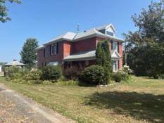 Picture of Beautifully Maintained Country Farmhouse near Dutton