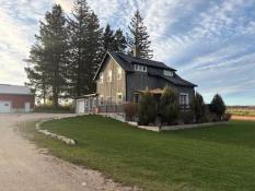 Markdale - Beautiful Updated Farmhouse for Rent