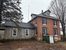 Markdale - Charming Brick Farmhouse with Scenic Countryside Views