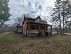 Walter's Falls - Brick Country Home