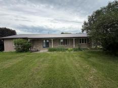 Mount Forest - Quiet Countryside Property