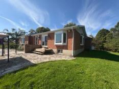 Picture of Spacious Brick Bungalow with Pool & Barns