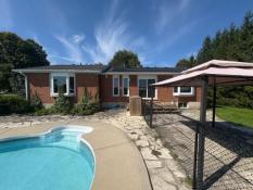 Spacious Brick Bungalow with Pool & Barns