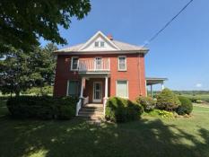 Dutton 4 Bedroom Farmhouse with Scenic Country Views
