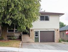 Listowel - 4-Bedroom Side Split Home on Quiet Dead-End Street