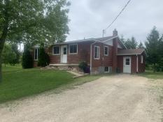 Secluded 5-Bedroom Country Home with Scenic Views