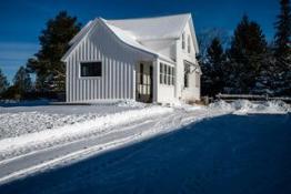 Picture of Serene Countryside Retreat – 2 Bedroom, 1 Bathroom Home