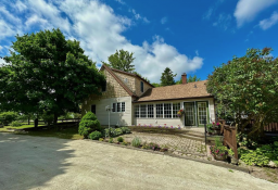 Picture of Amaranth - Charming Farmhouse Near Shelburne & Orangeville