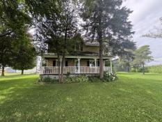 West Grey - Charming 2-Storey Home