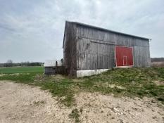 Barn and small paddock, near Tara