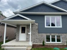 Palmerston - Newer Upper Unit in Duplex
