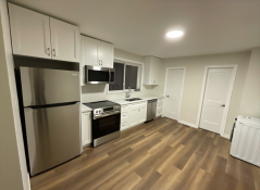 Stratford Centrally Located, Newly Renovated 2 Bedroom Apartment